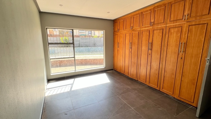 4 Bedroom Property for Sale in Heuwelsig Free State